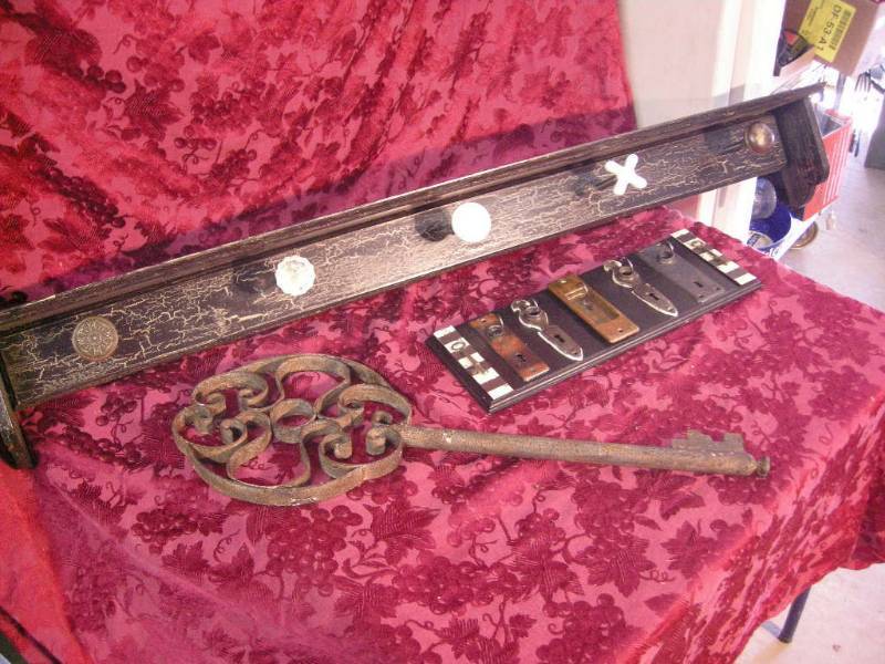 lot 86 image: Antique Door Knob and Latch Coat Hooks