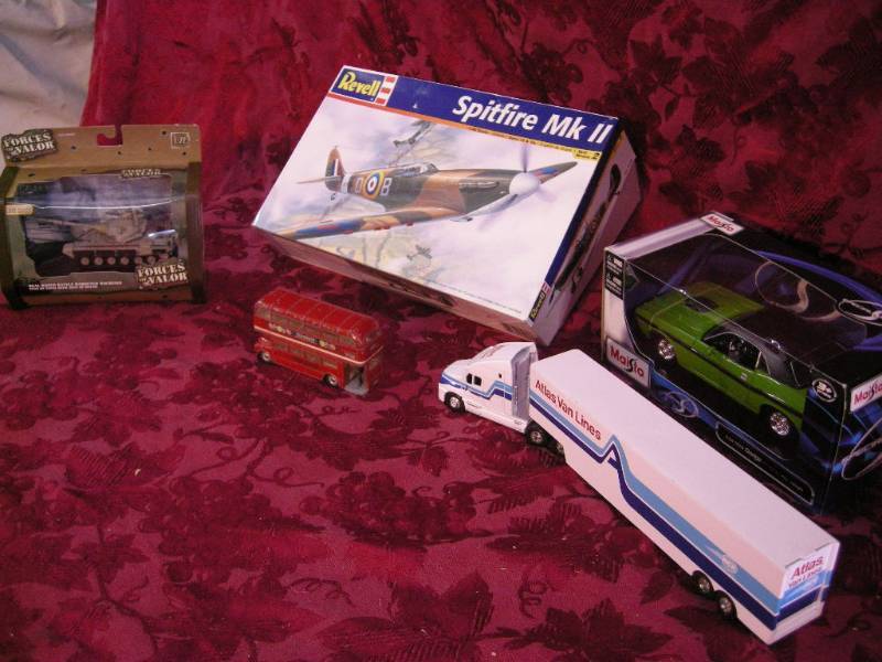 lot 91 image: Diecast Group
