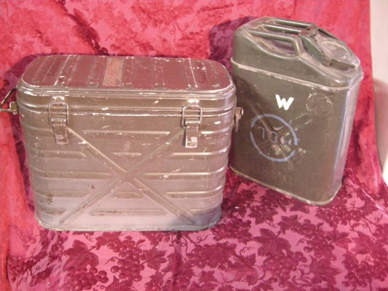 lot 102 image: Vintage Military Containers
