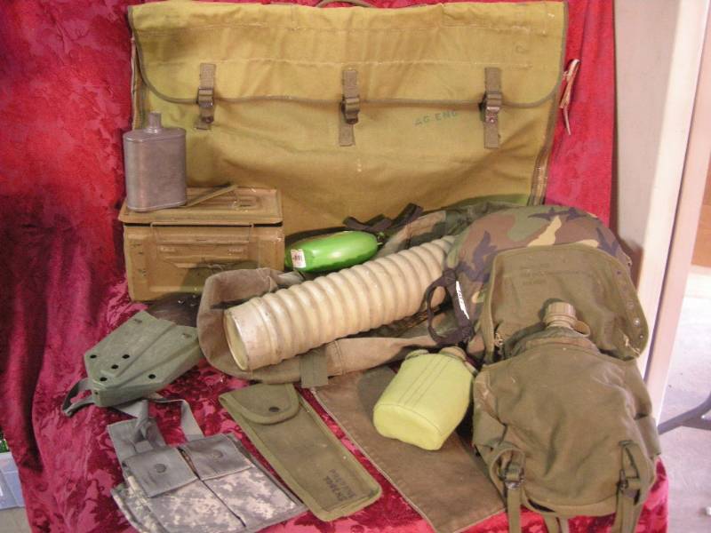lot 103 image: Vintage Military Items
