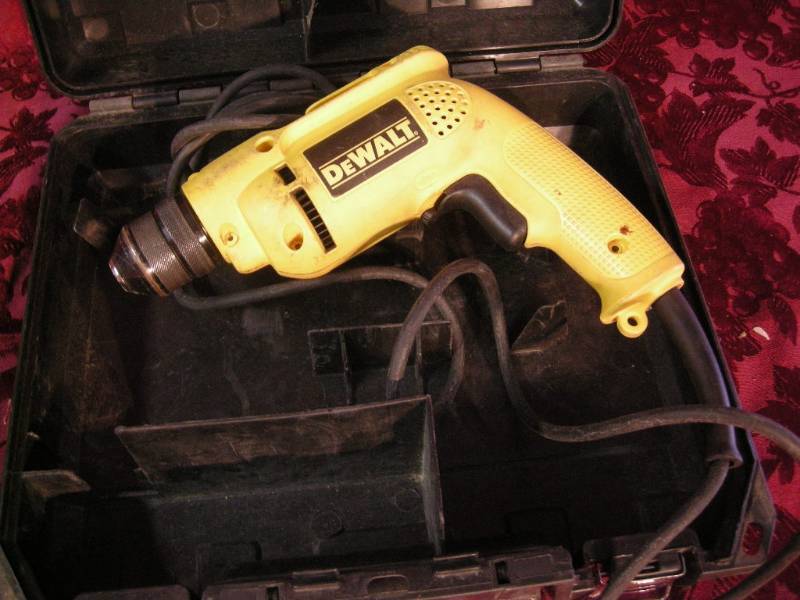 lot 110 image: Dewalt 38 Drill