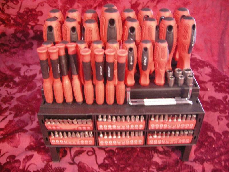 lot 112 image: Screwdriver, Driver Set