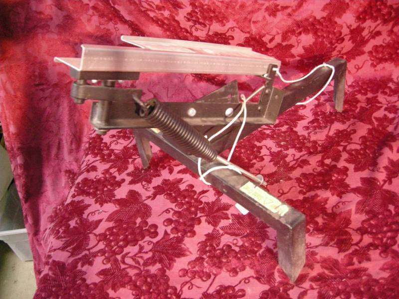 lot 123 image: Hoppes Clay Pigeon Thrower