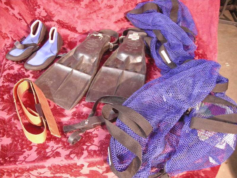lot 131 image: Scuba Diving Accessories