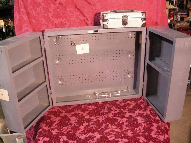 lot 134 image: Storage Cabinet