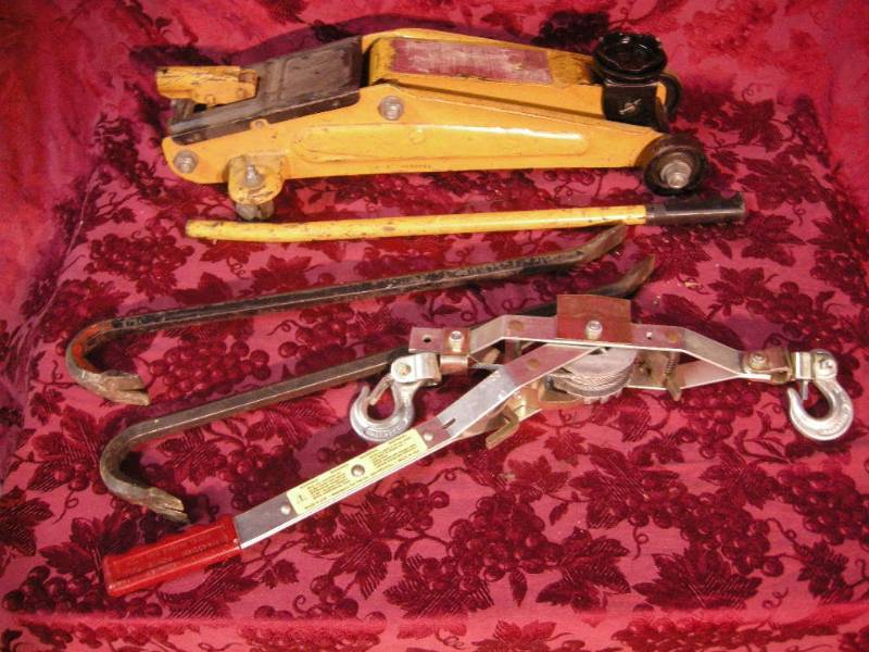 lot 142 image: Floor Jack, Pry Bars, Come-along