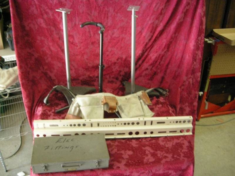 lot 154 image: Speaker-Guitar-Tools Holders
