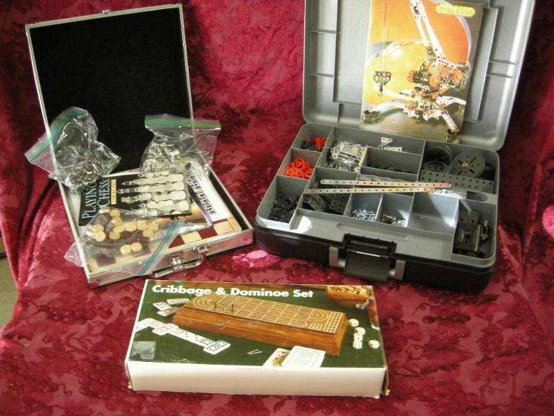 lot 157 image: Cribbage, Dominoes, Chess, Erector Sets