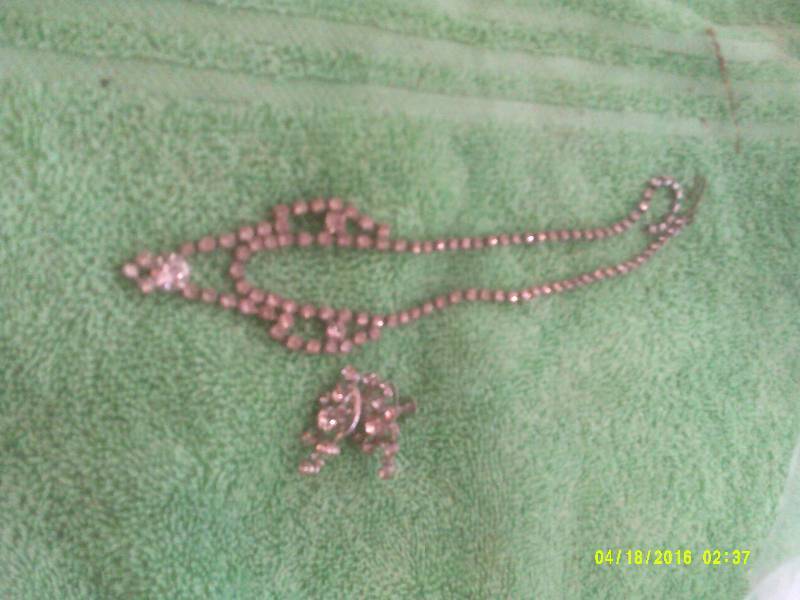 VINTAGE NECKLACE AND EARINGS