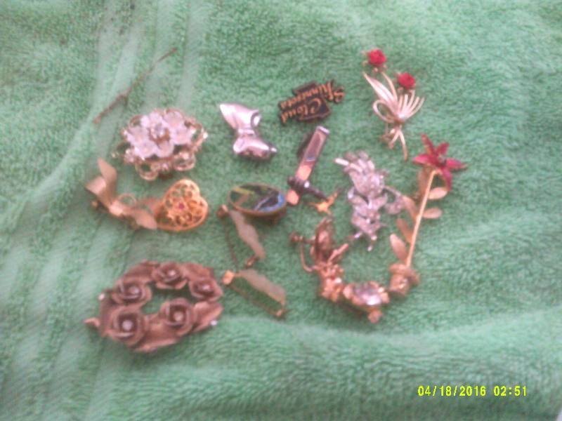 VINTAGE PINS