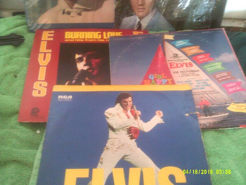 5 COLLECTIBLE ELVIS RECORDS