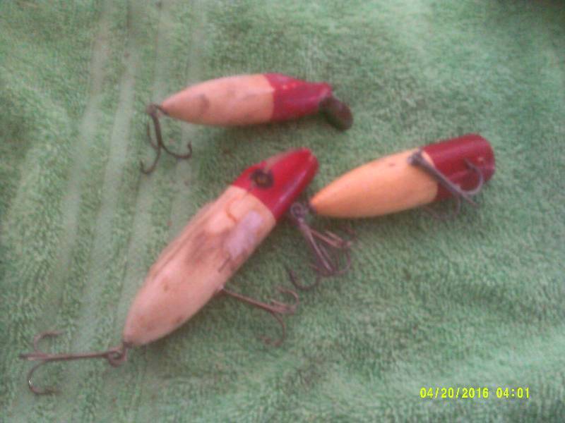 3 VINTAGE WOODEN FISHING LURES