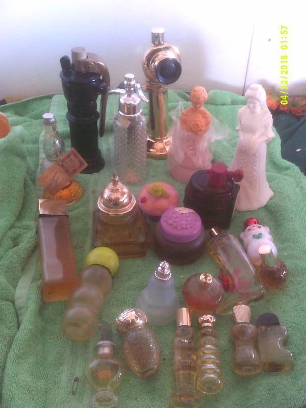 COLLECTIBLE AVON BOTTLES