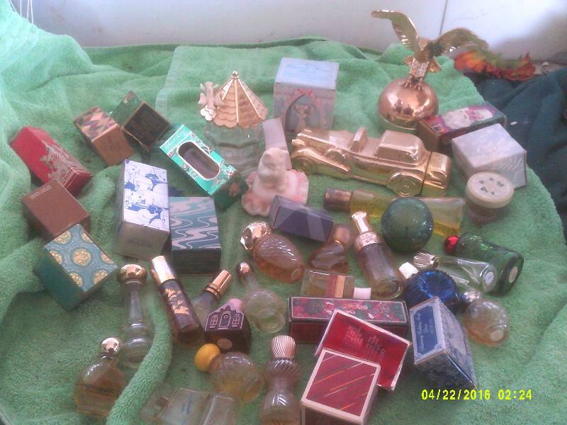 COLLECTIBLE AVON BOTTLES