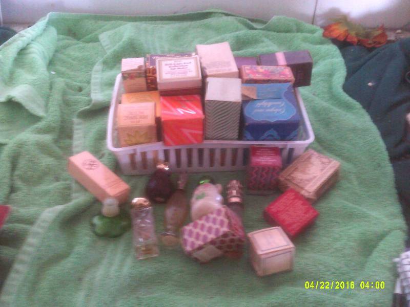 COLLECTIBLE AVON BOTTLES