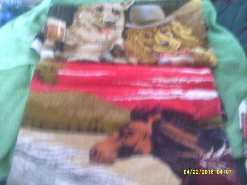 COLLECTIBLE CLOTH WALL THROWS