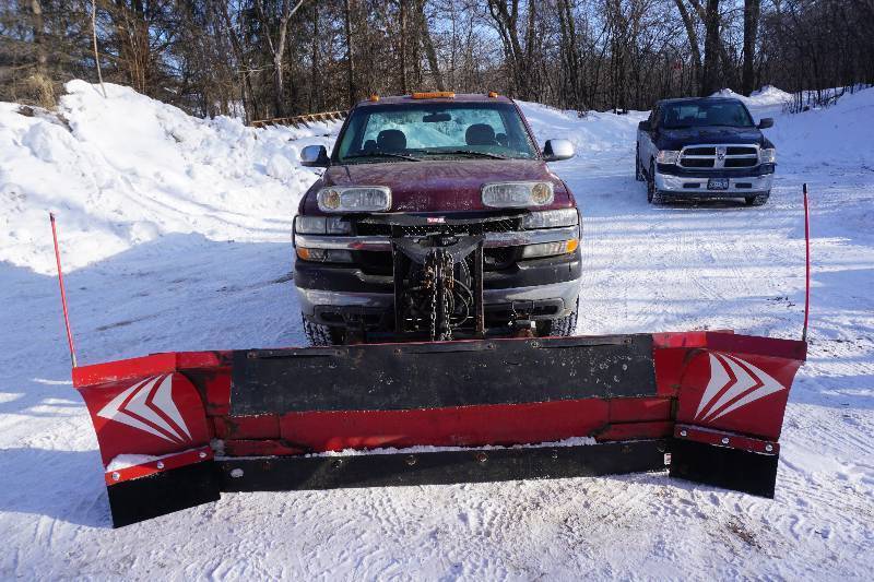 2001 Chevrolet 2500HD LS Duramax Diesel 4 x 4 Pick Up Truck With Western Wide Out Ultra Finish Snow Plow