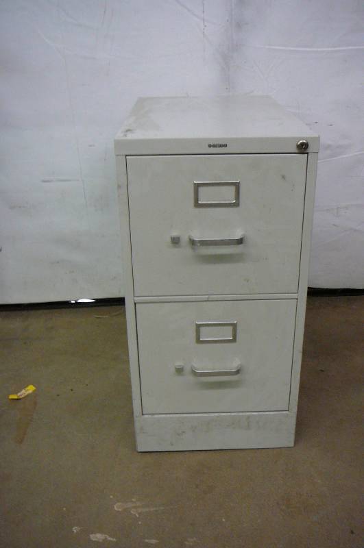 lot 79 image: Hon 2 Drawer File cabnet
