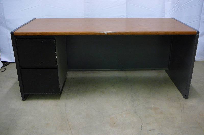 lot 109 image: Steel Case Desk Wood Look Top 2 Drawer 70 x 30 x 30
