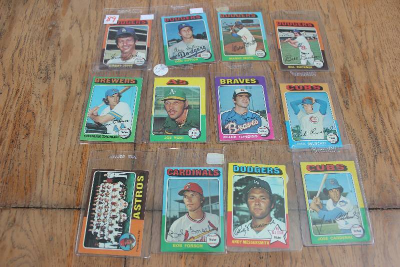 lot 89 image: Lot of 1975 Topps Baseball Cards...