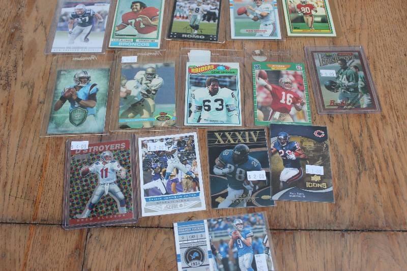 lot 2 image: Lot of Football Cards...