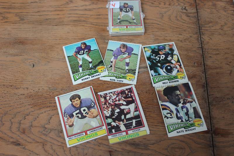 lot 4 image: 20 1970s Minnesota Vikings Cards...