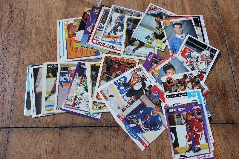 lot 11 image: 40 Hockey Star Cards...