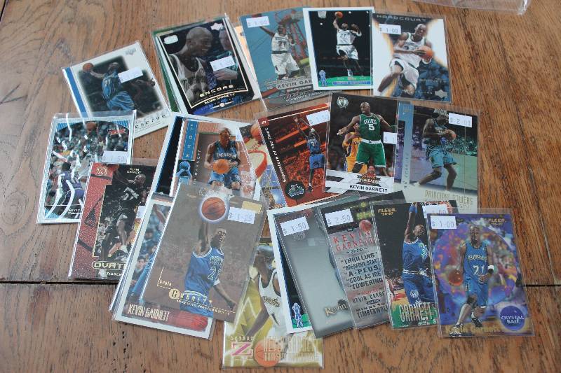 lot 16 image: 25 Kevin Garnett Cards...