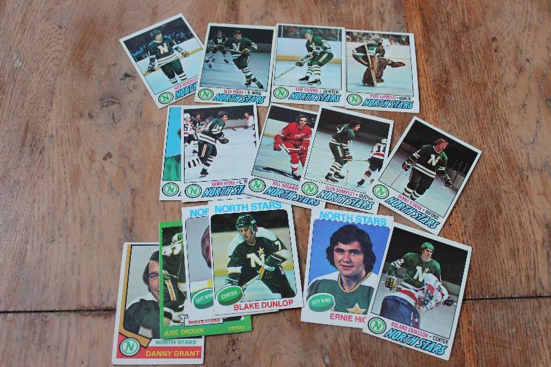 lot 30 image: 15 1970s Minnesota North Star Card...