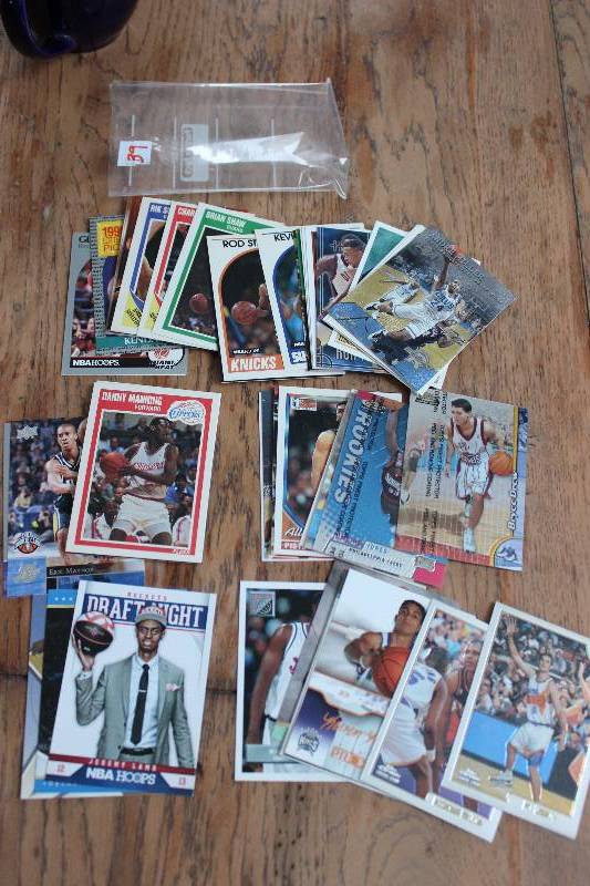 lot 39 image: 50 Basketball Rookie Cards...