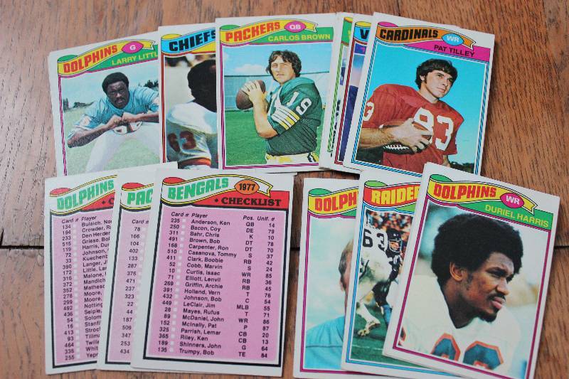 lot 43 image: 20 1977 Topps Football Cards...