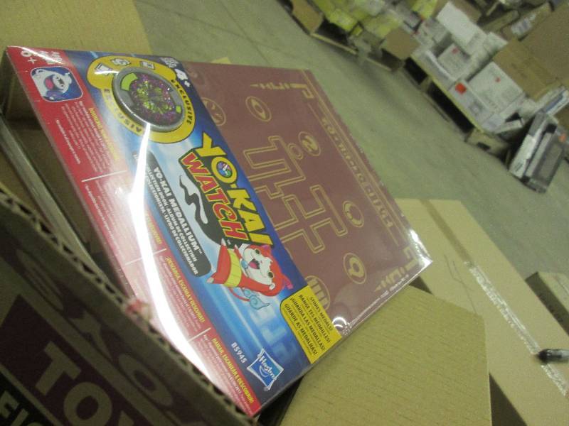 lot 183 image: Hasbro toys action figures yokai wa...