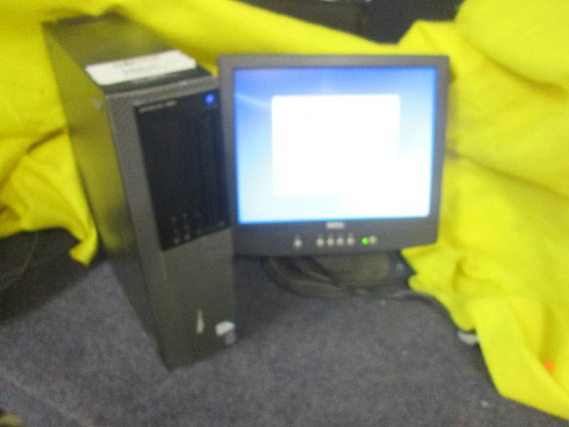 lot 206 image: Dell Optiplex 980, loads screen sho...