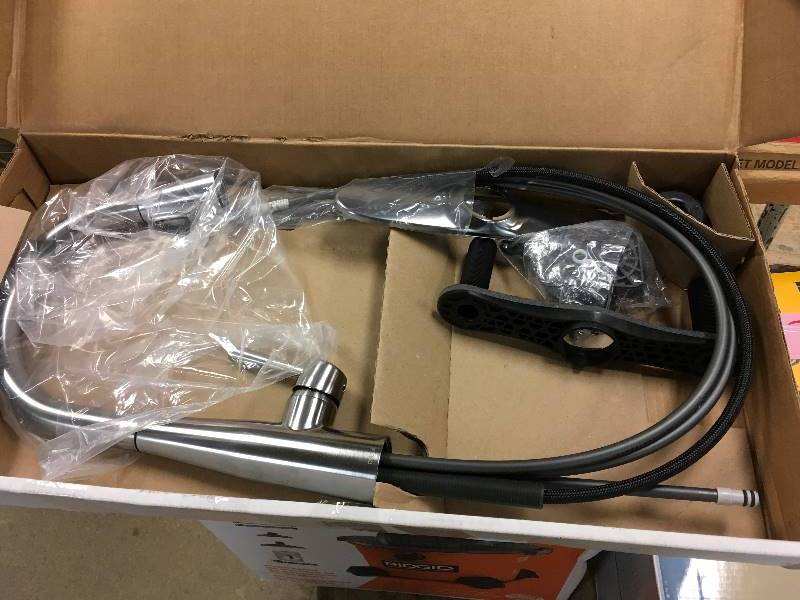 Delta Essa Stainless Steel Pullout Spray Single-Hole Kitchen Faucet - Silver  in like new condition