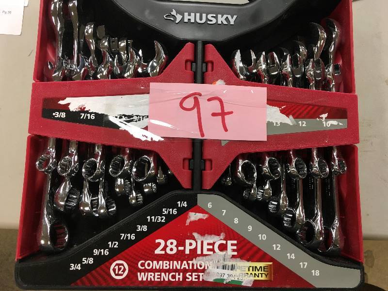 Husky 28 Piece Combination Wrench Set  in like new condition missing one piece