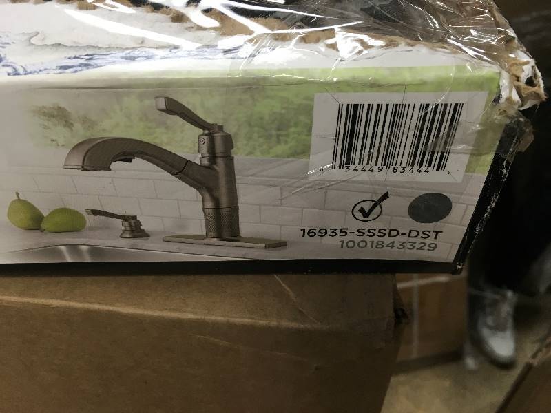 Delta Allentown Single-Handle Pull-Out Sprayer Kitchen Faucet with Soap Dispenser in Stainless Steel