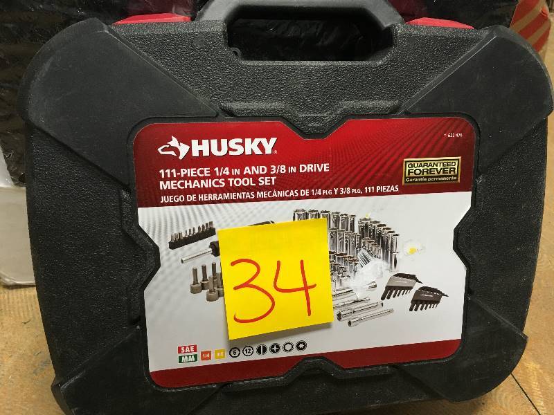 Husky 111-Piece 14 in and 38 in. Drive Mechainics Tool Set. ( Missing 2 Pieces)