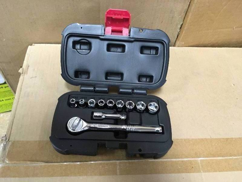 Husky 11-piece 14 in drive sae socket set in  good condition