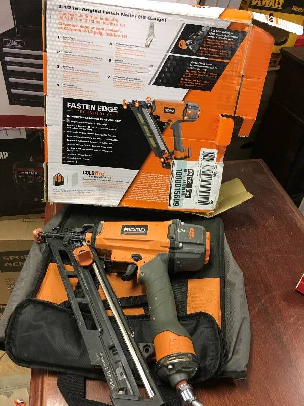 RIDGID 15-Gauge 2-12 in. Angled Finish Nailer USED