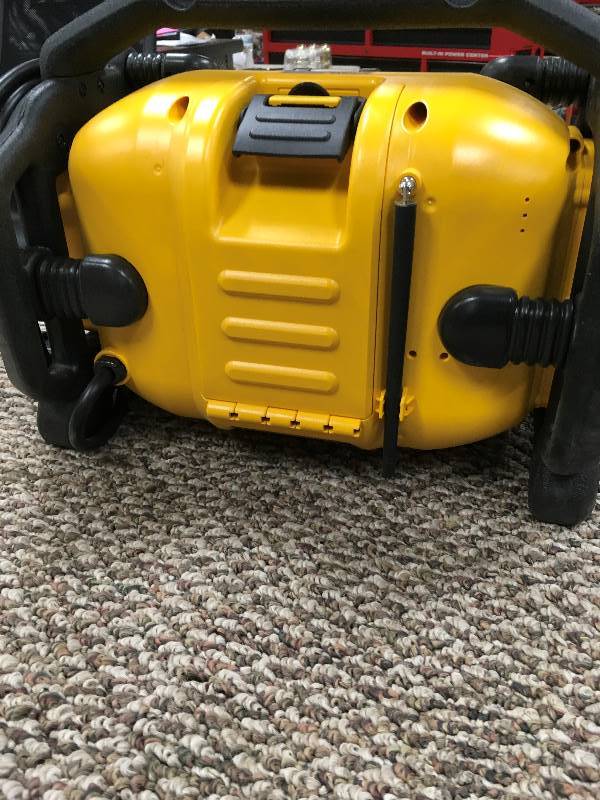 DeWalt 12 Volt20 Volt Max Charger and Radio in working conditions