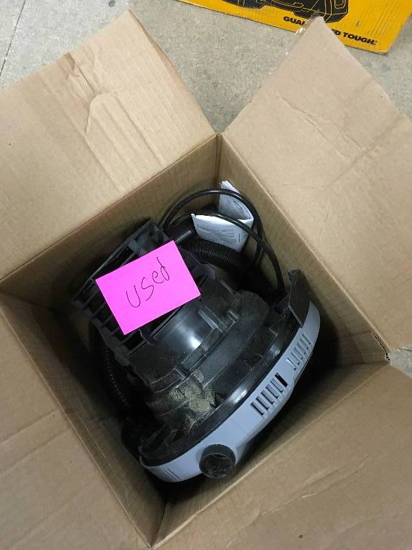 Bucket Head 5 Gallon 1.75 Peak HP WetDry Vac in working onditions