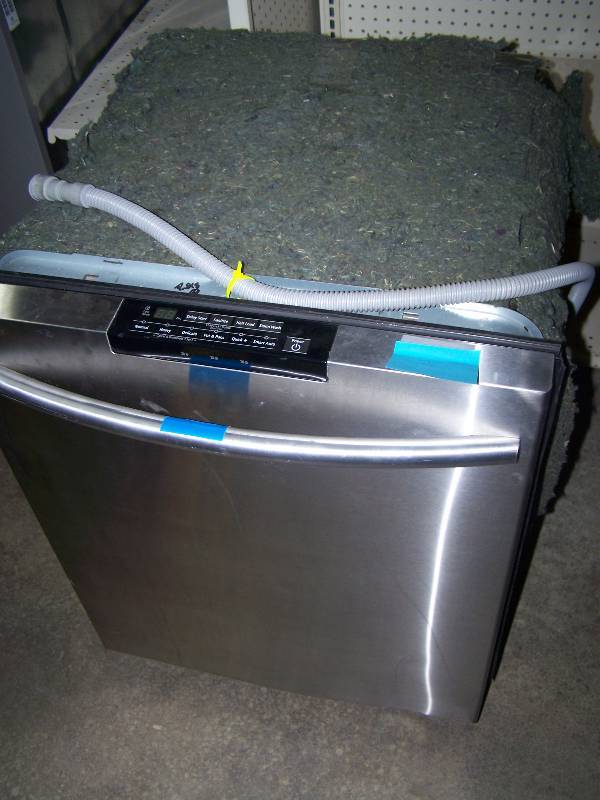 lot 2 image: Samsung Dishwasher
