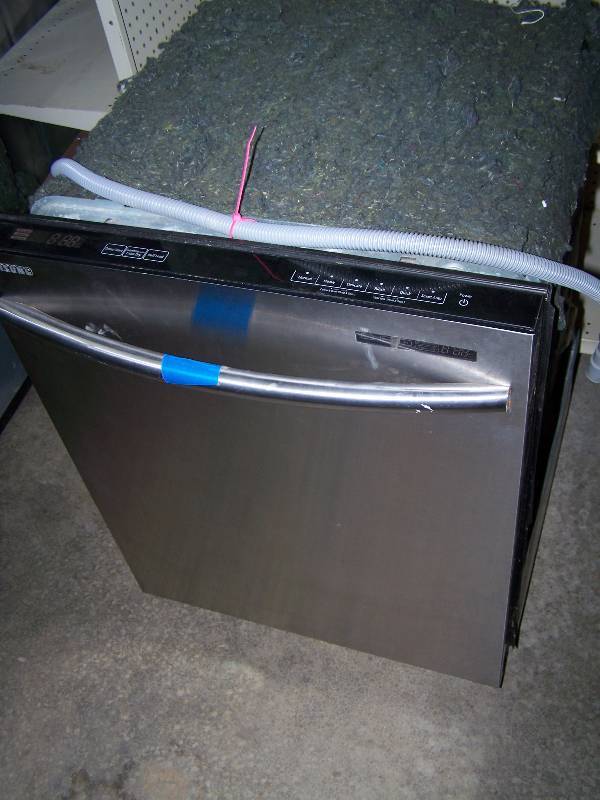 lot 3 image: Samsung Dishwasher