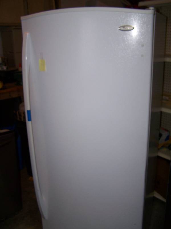 lot 26 image: Whirlpool Refrigerator