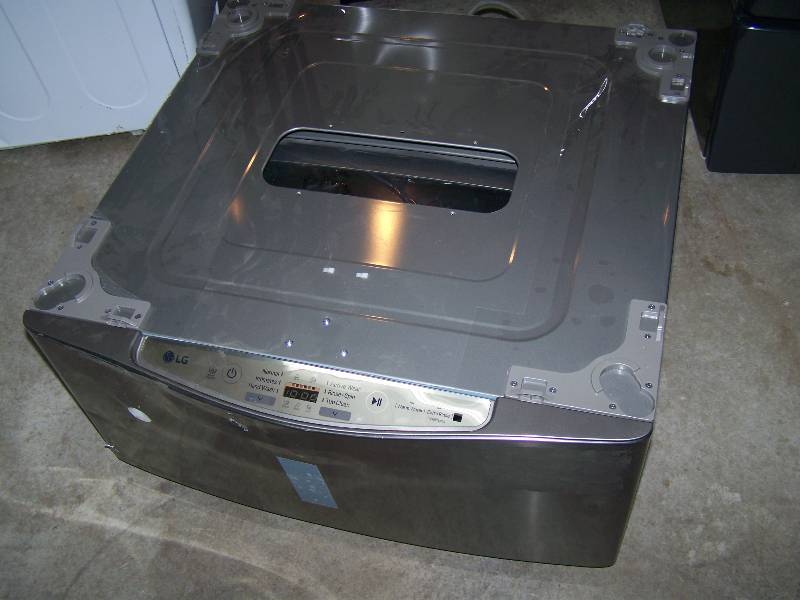 lot 20 image: LG Pedestal Washer
