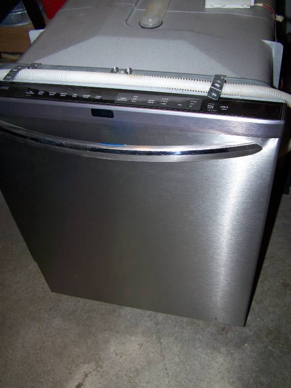lot 24 image: Frigidaire Dishwasher
