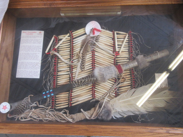 lot 103 image: SHADOW BOX