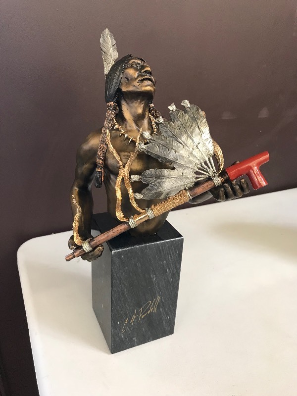 lot 123 image: LEGENDS STATUE