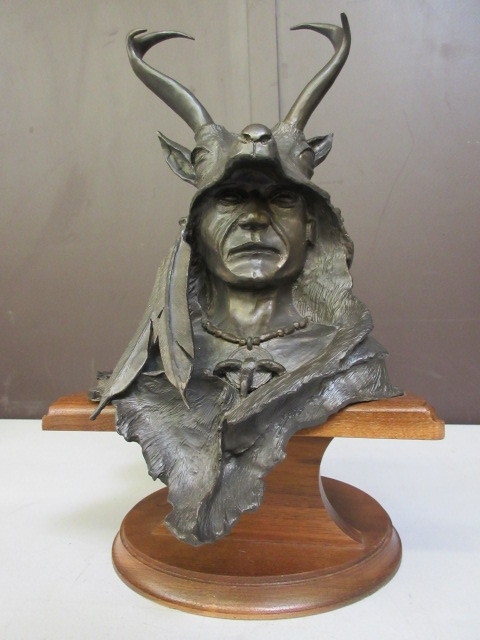 lot 354 image: BRONZE STATUE ON WOODEN BASE