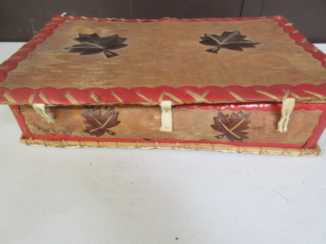 lot 414 image: LEAF DESIGN BIRCH BARK BASKET